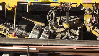 铁路轨道铺设机