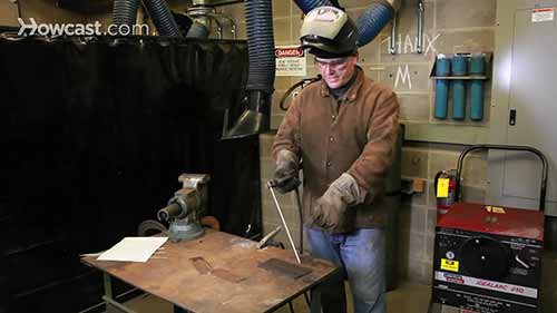 如何进行电弧焊