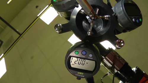 用三维测量装置校准工业机器人