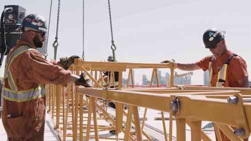 利勃海尔桅杆起重机