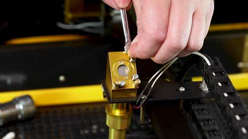 维护CO2激光雕刻机