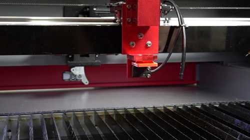 激光器的镜片对准