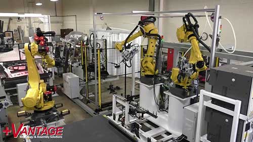 自动行李厢盖板组装单元