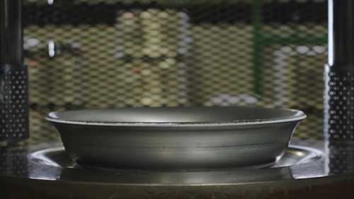 煎锅的自动化生产