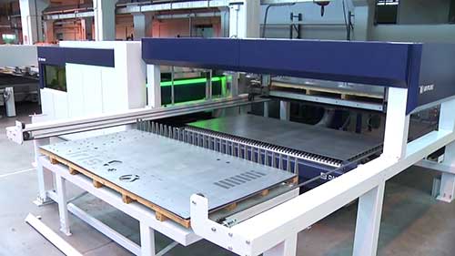 可自动上下料的激光切割机