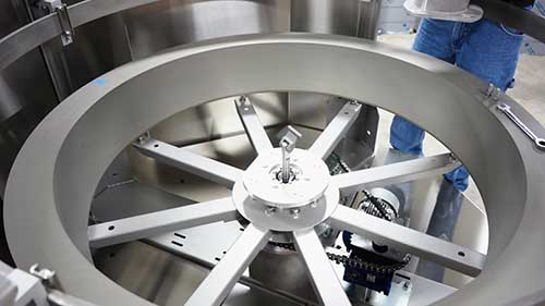 调整离心盘送料机负载位置