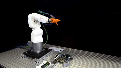 CPU和内存模块组装机器人