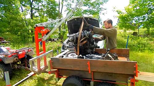 拆卸爆炸的发动机