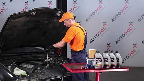 更换机油和机油滤清器2