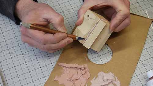 用聚酯纤维填充料制作模型-1