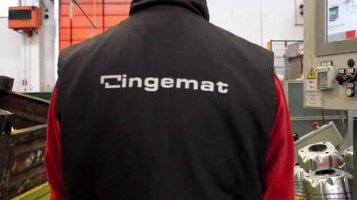 汽车前横梁点焊作业