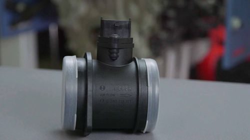 检查并更换空气流量传感器