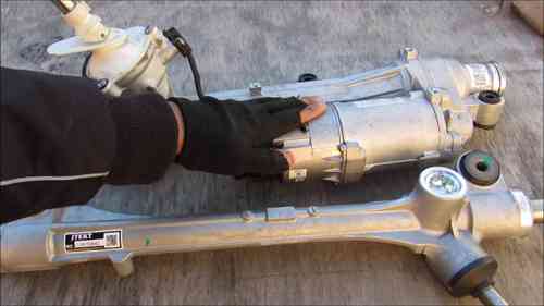 电动转向架的工作原理