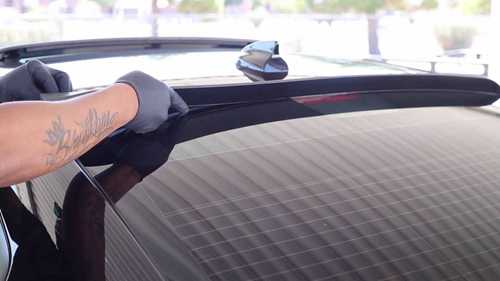 如何安装后窗扰流板