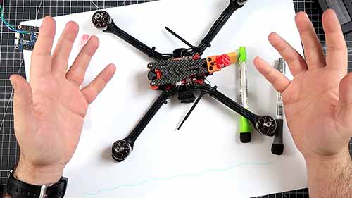 无人机的飞行原理