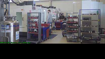 参观无人机工厂