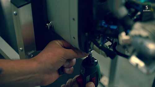 更换无人机发动机