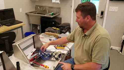 按钮和指示灯电缆的布线