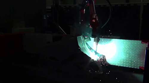 自动化焊接钢制油箱