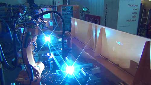 松下双机器人焊接系统