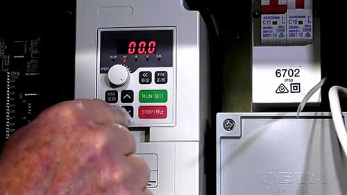 如何设置变频器参数