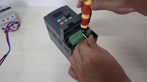 压力传感器与变频器的连接