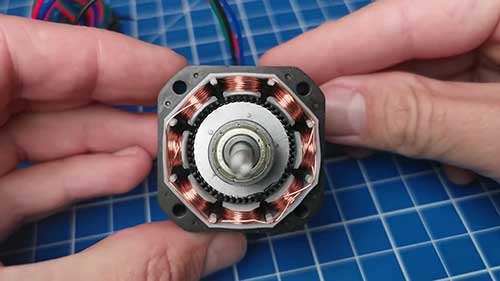 步进电机的工作原理及类型