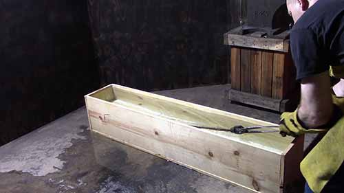 手工锻造武士刀：淬火和回火