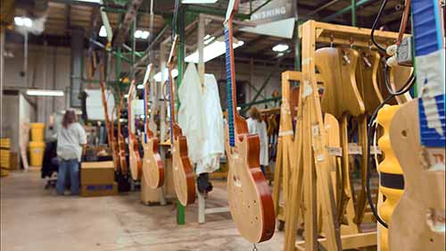 硝基漆涂装吉他的过程