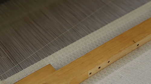 运转中的提花织机