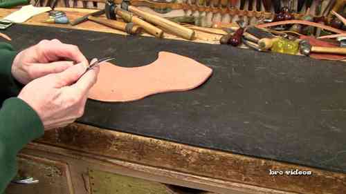 如何手工刮削皮革