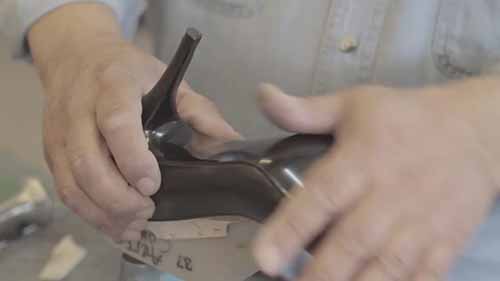 伦敦时装学院短训班：制作女式船鞋