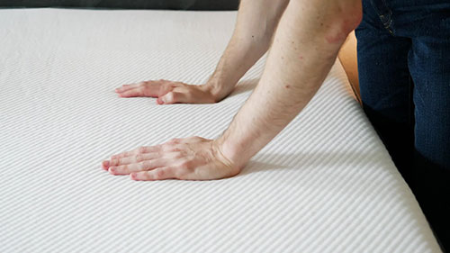 记忆棉和混合床垫——哪个更好?