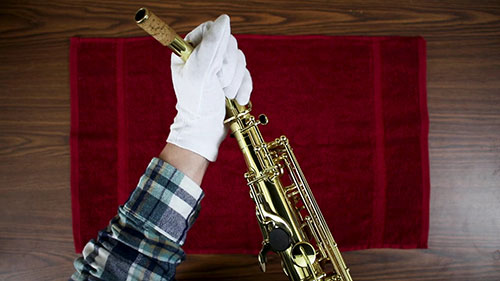 如何清洁萨克斯管