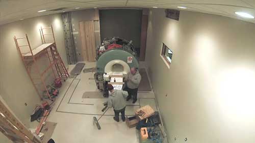 安装磁共振成像仪