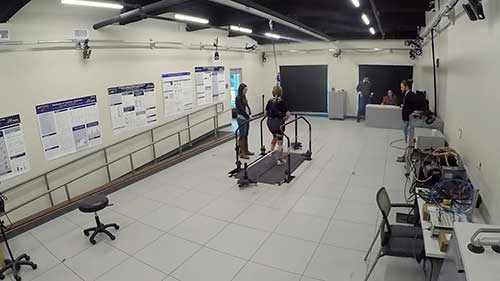 帮助中风患者走路