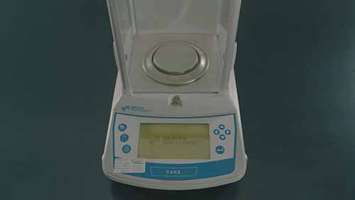 如何使用分析天平