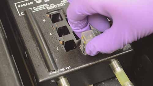 如何使用紫外可见吸收光谱仪