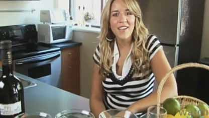 调制桑格利亚酒