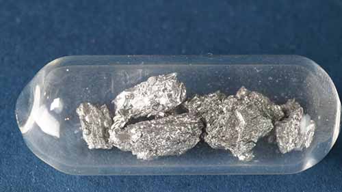 铍：一种能反射中子的轻金属