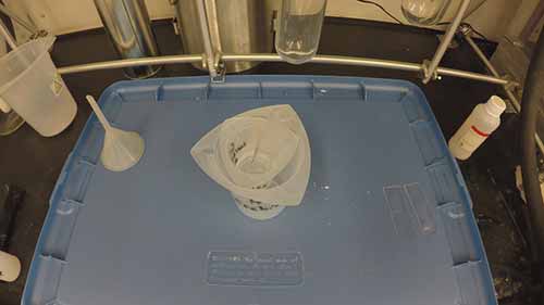 用氢氟酸蚀刻硼硅酸盐玻璃