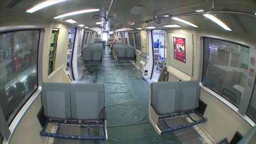 FTA官员参观BART维修中心