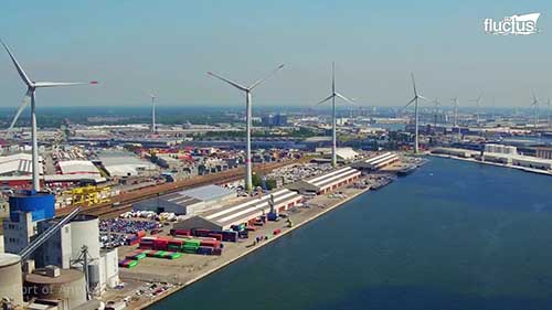 堆放大批集装箱的挑战性过程