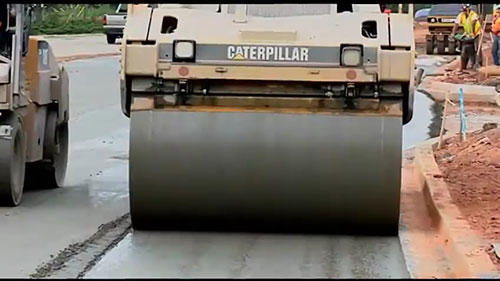 如何用碾压混凝土筑路