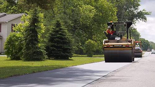 热拌沥青铺路作业（1）：摊铺设备