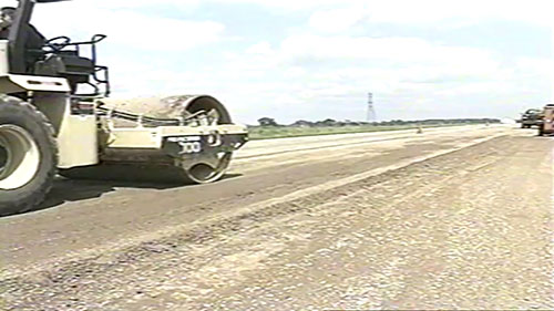 热拌沥青铺路作业（5）：粉碎成型