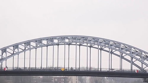 如何建造坚固耐用的桥梁？