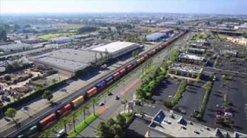 T码头上的超级列车