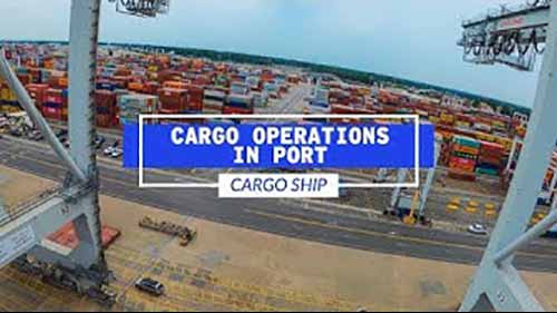 集装箱船在港口的货物操作