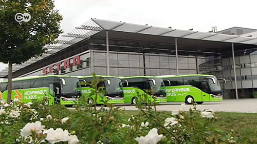 在长途旅行热潮中寻找巴士